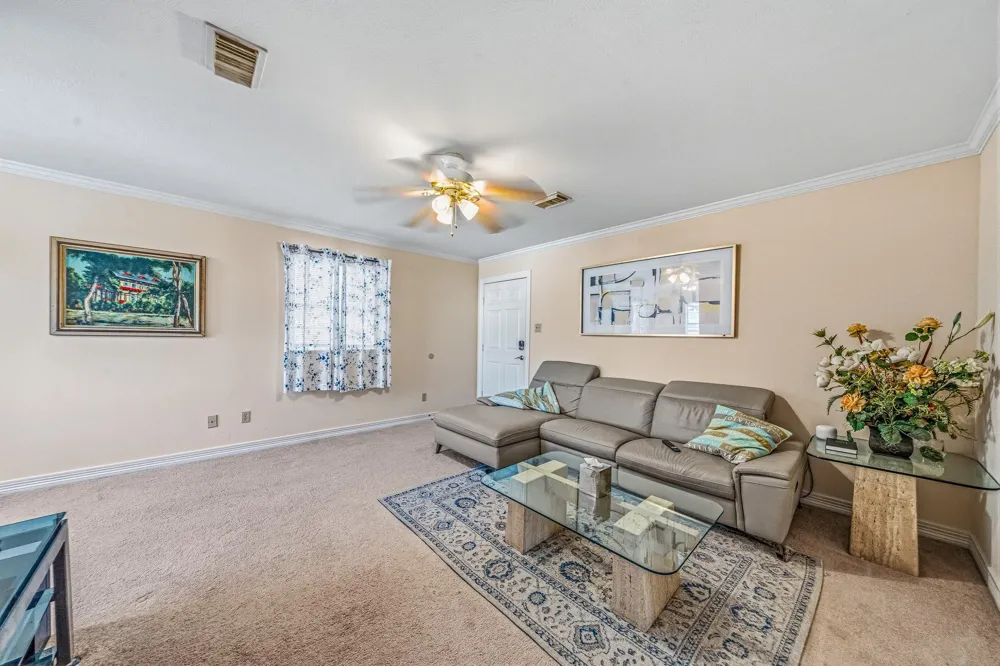 4401 Holt Street Bellaire, TX 77401