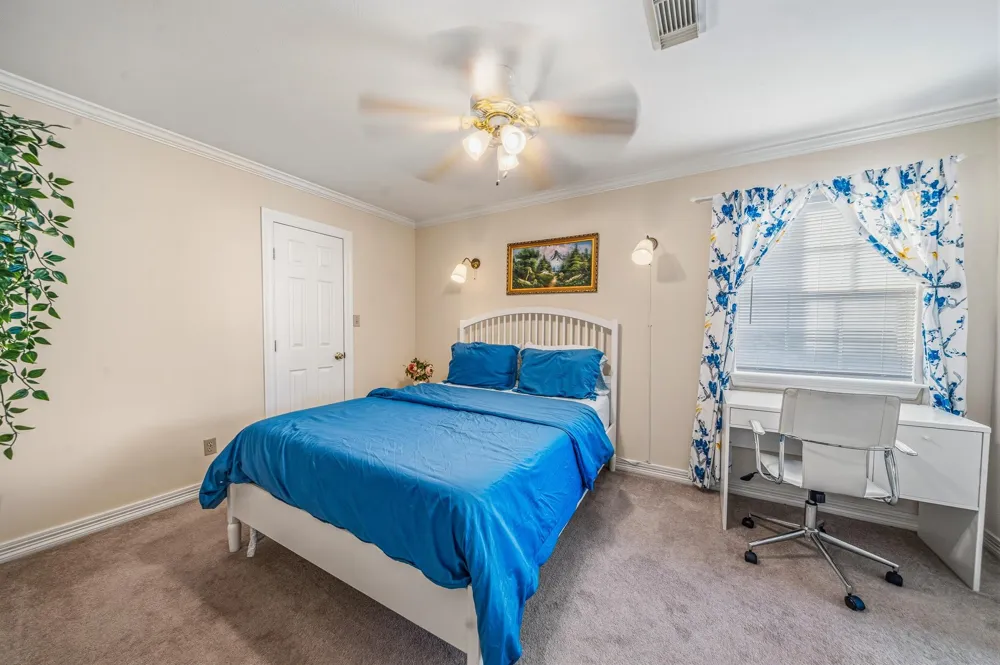 4401 Holt Street Bellaire, TX 77401