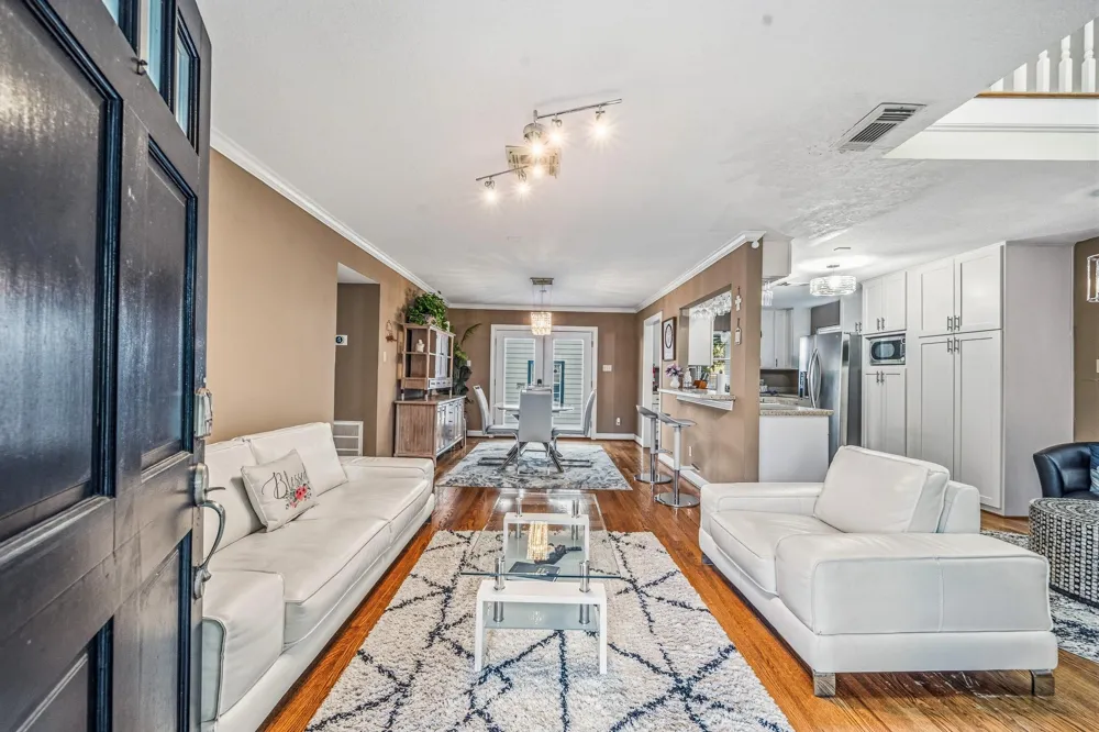 4401 Holt Street Bellaire, TX 77401
