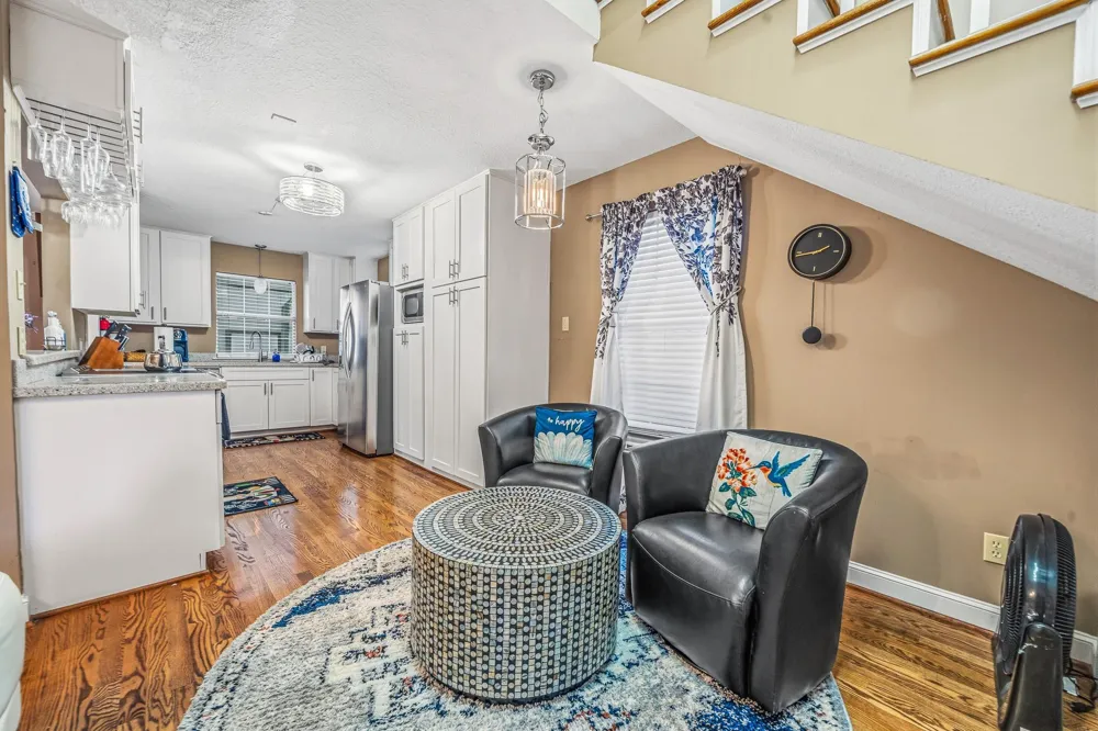 4401 Holt Street Bellaire, TX 77401
