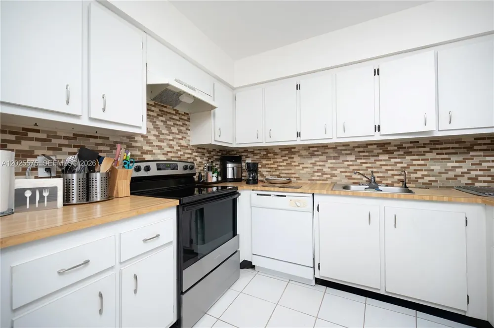 16400 NE GOLF CLUB RD #305 Weston, FL 33326