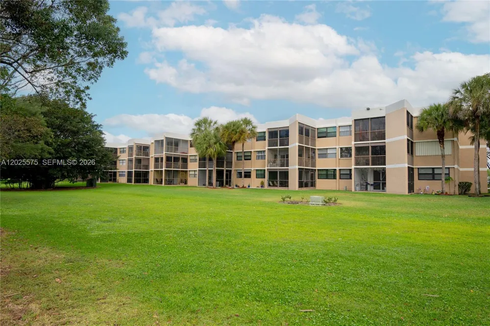 16400 NE GOLF CLUB RD #305 Weston, FL 33326
