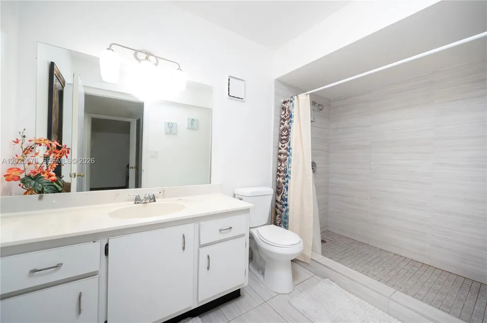 16400 NE GOLF CLUB RD #305 Weston, FL 33326