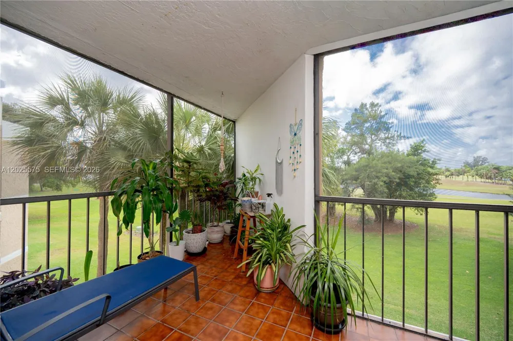 16400 NE GOLF CLUB RD #305 Weston, FL 33326
