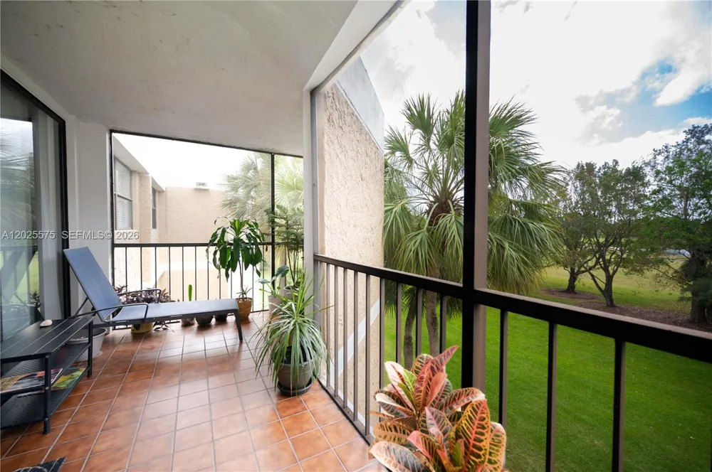 16400 NE GOLF CLUB RD #305 Weston, FL 33326