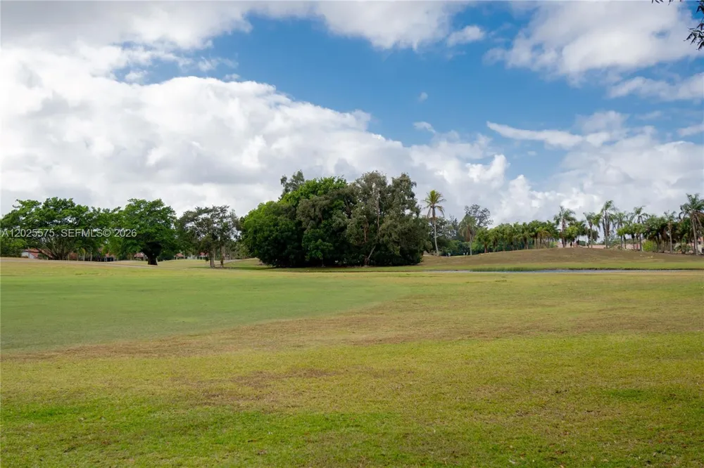 16400 NE GOLF CLUB RD #305 Weston, FL 33326