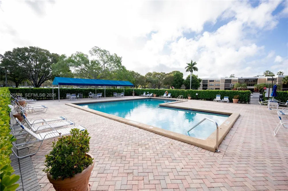 16400 NE GOLF CLUB RD #305 Weston, FL 33326