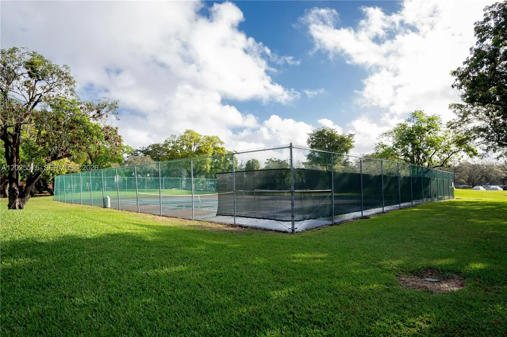 16400 NE GOLF CLUB RD #305 Weston, FL 33326