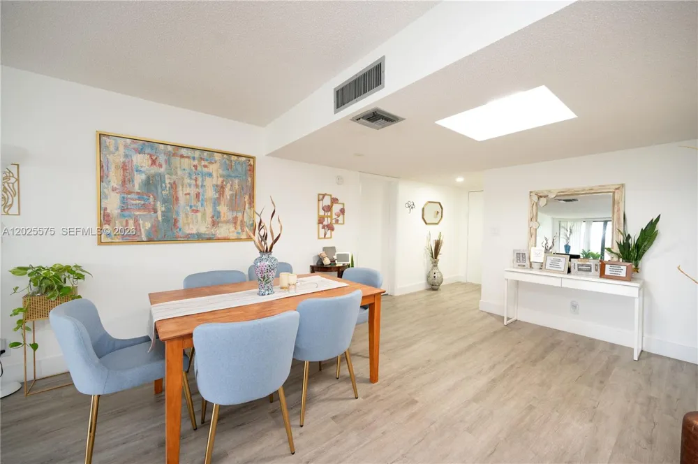 16400 NE GOLF CLUB RD #305 Weston, FL 33326