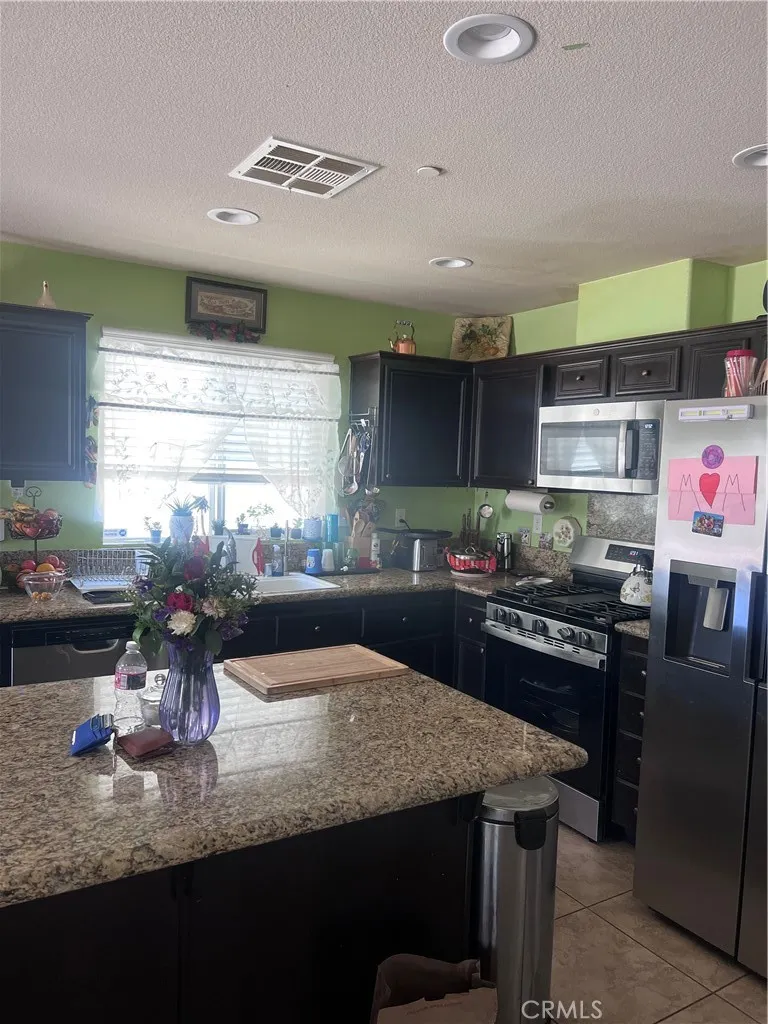 14416 Tawney Ridge Ln Victorville, CA 92394