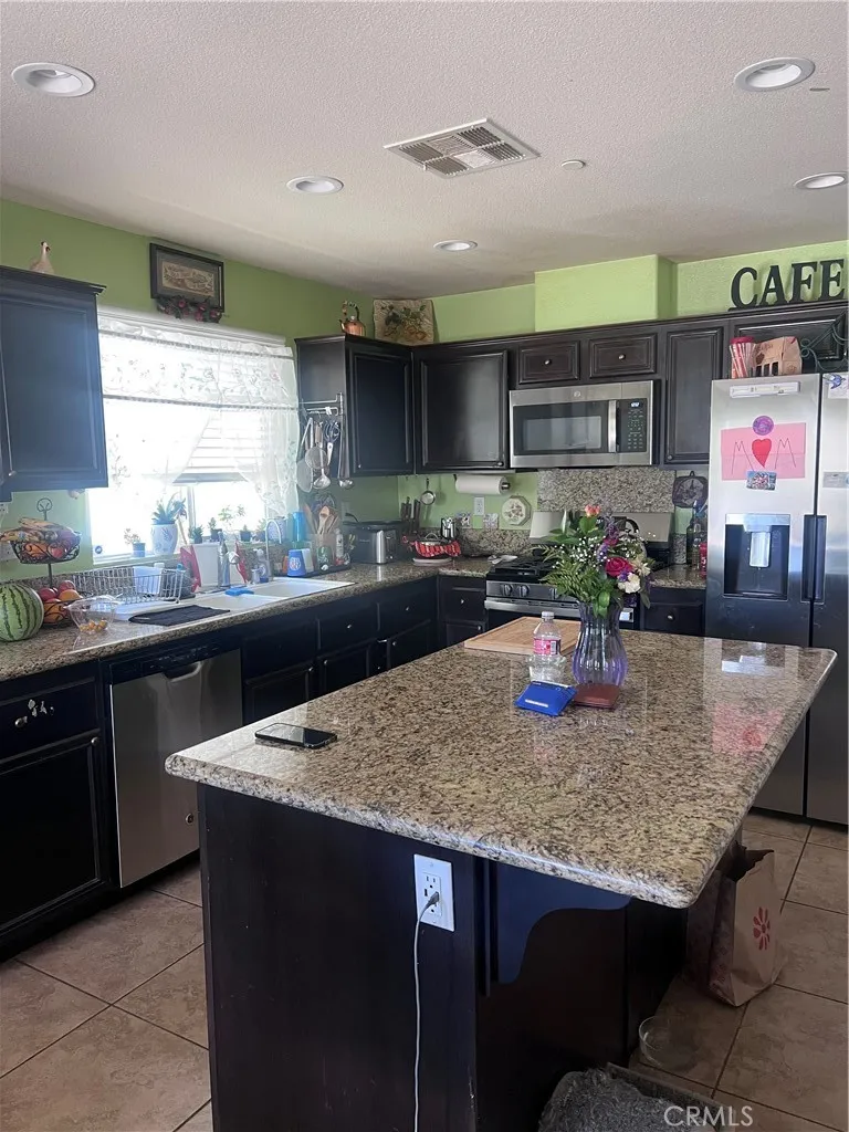 14416 Tawney Ridge Ln Victorville, CA 92394