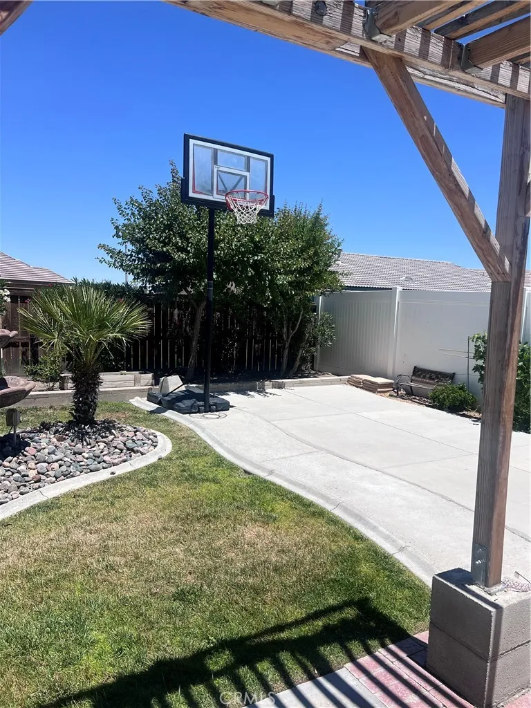 14416 Tawney Ridge Ln Victorville, CA 92394