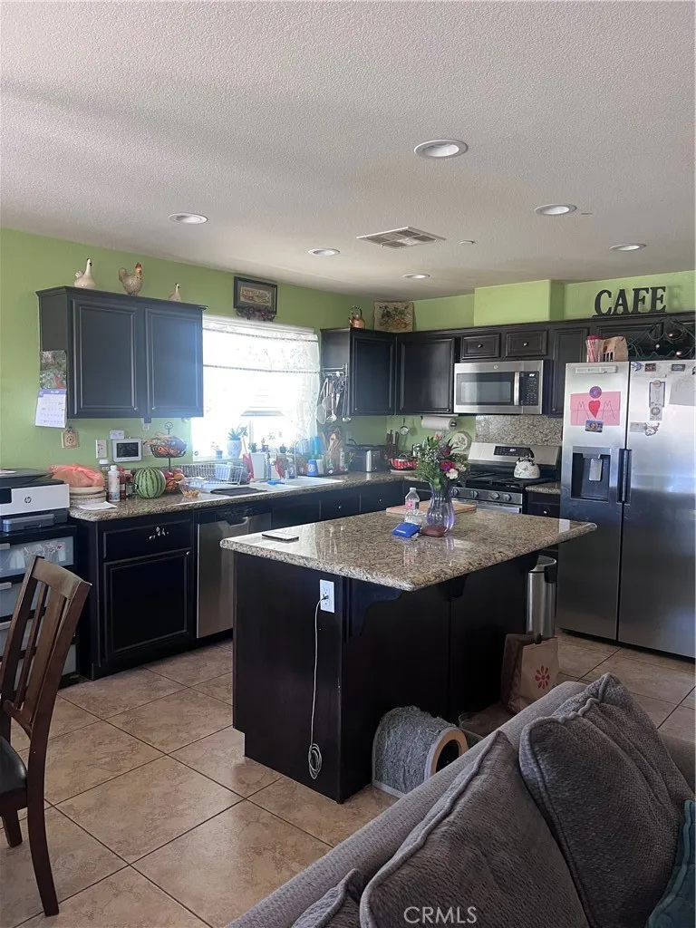 14416 Tawney Ridge Ln Victorville, CA 92394