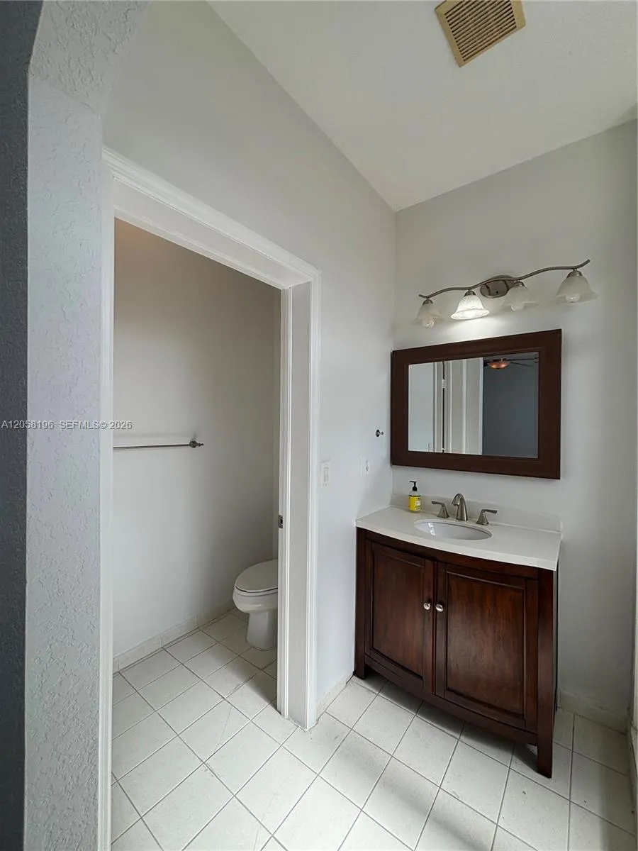 4931 Harbor Isles Dr #203 Dania Beach, FL 33312