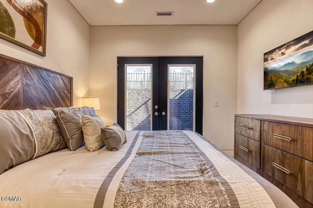 208 Granite Drive Sevierville, TN 37876