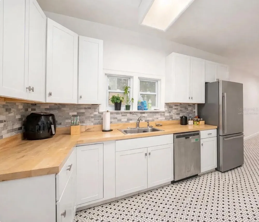 1254 SW 9TH ROAD Gainesville, FL 32601