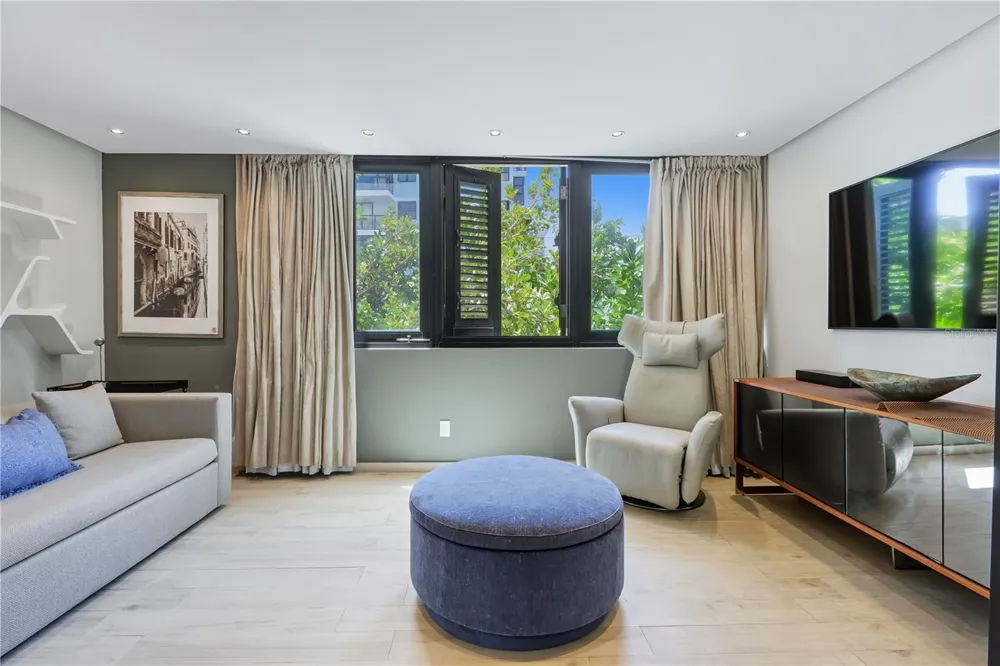 63 KINGS CT ##3A San Juan, PR 00911