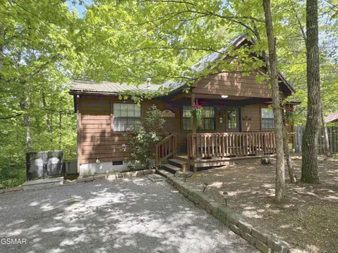 653 Oaks View Court #Adalynns Retreat