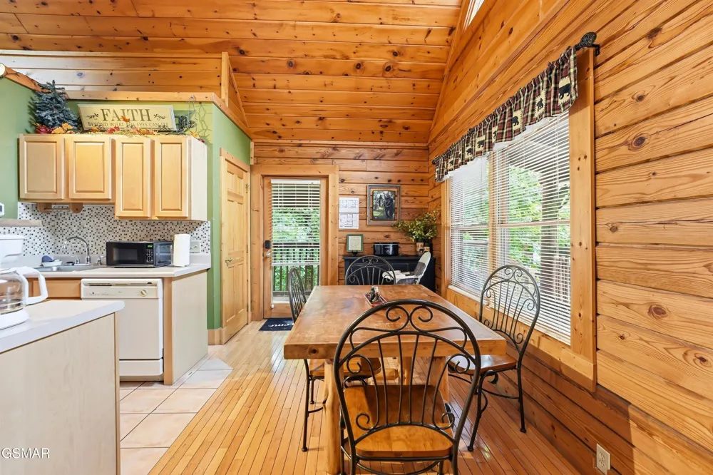 336 Big Bear Way Pigeon Forge, TN 37863