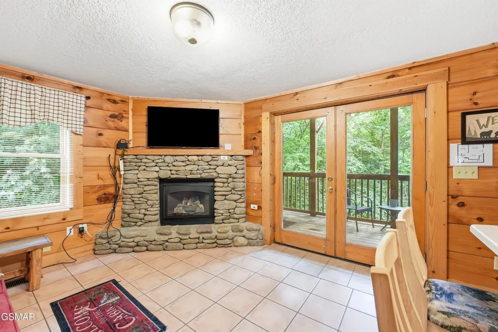 336 Big Bear Way Pigeon Forge, TN 37863