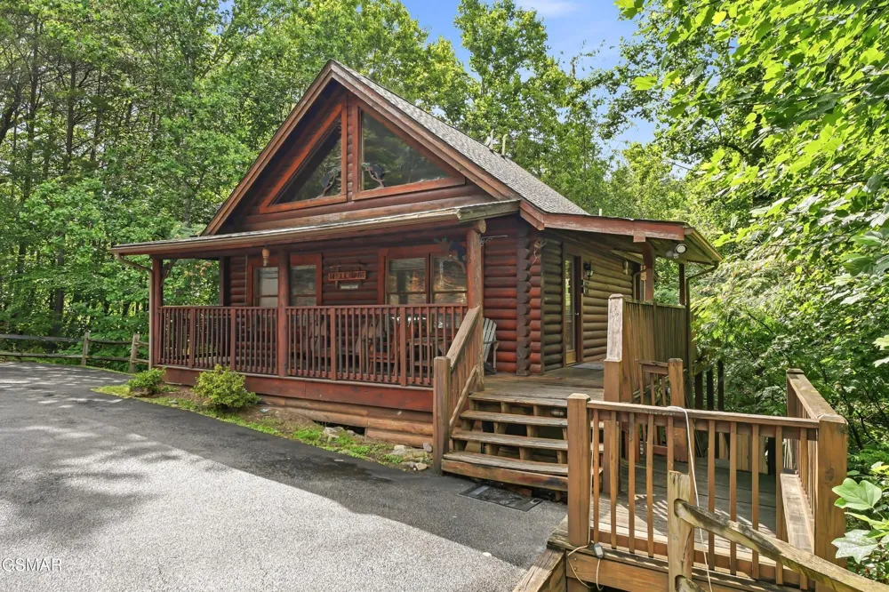 336 Big Bear Way Pigeon Forge, TN 37863