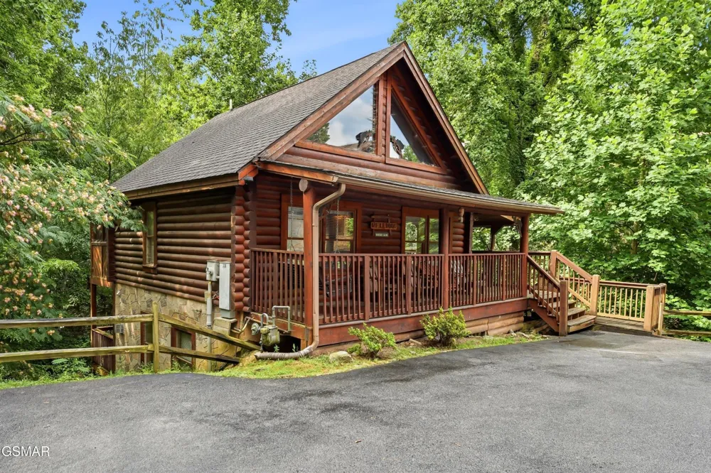 336 Big Bear Way Pigeon Forge, TN 37863