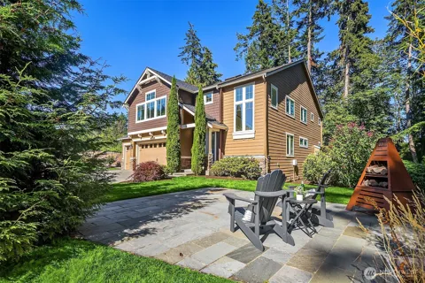 13874 LaVigne Court NE