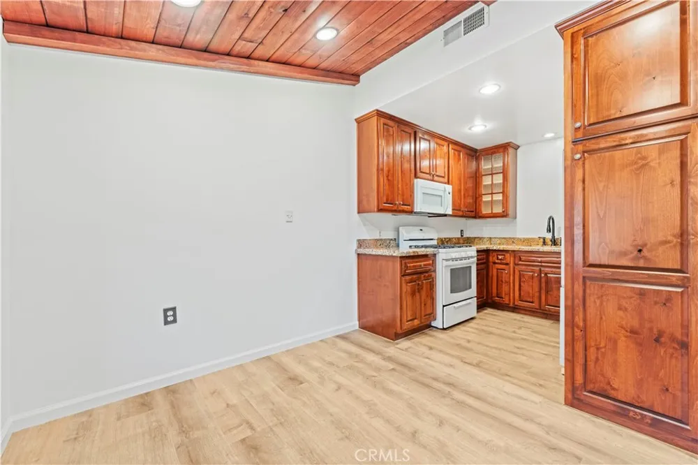 19120 Avenue Of The Oaks #A Newhall, CA 91321