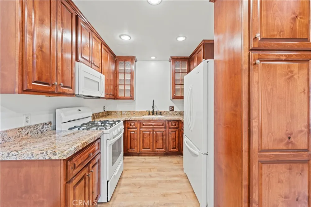 19120 Avenue Of The Oaks #A Newhall, CA 91321