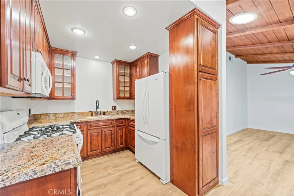 19120 Avenue Of The Oaks #A Newhall, CA 91321