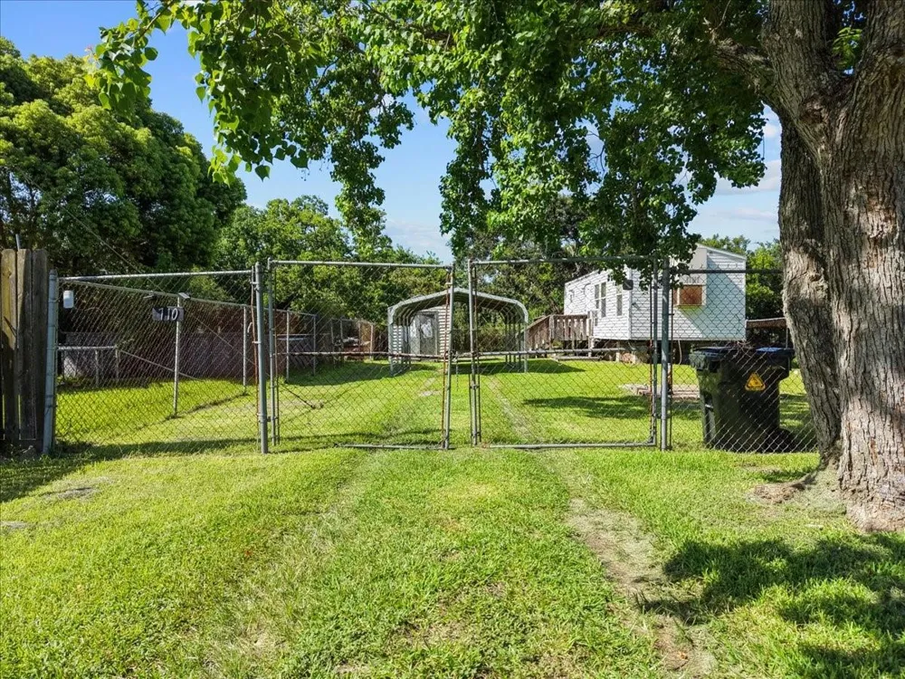 710 Broadway Dickinson, TX 77539