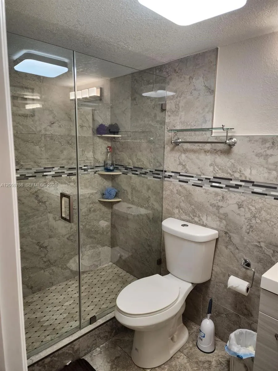 11130 Lakeview Dr #1 Pembroke Pines, FL 33026
