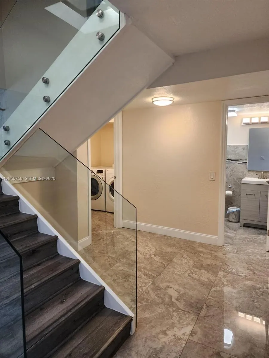11130 Lakeview Dr #1 Pembroke Pines, FL 33026