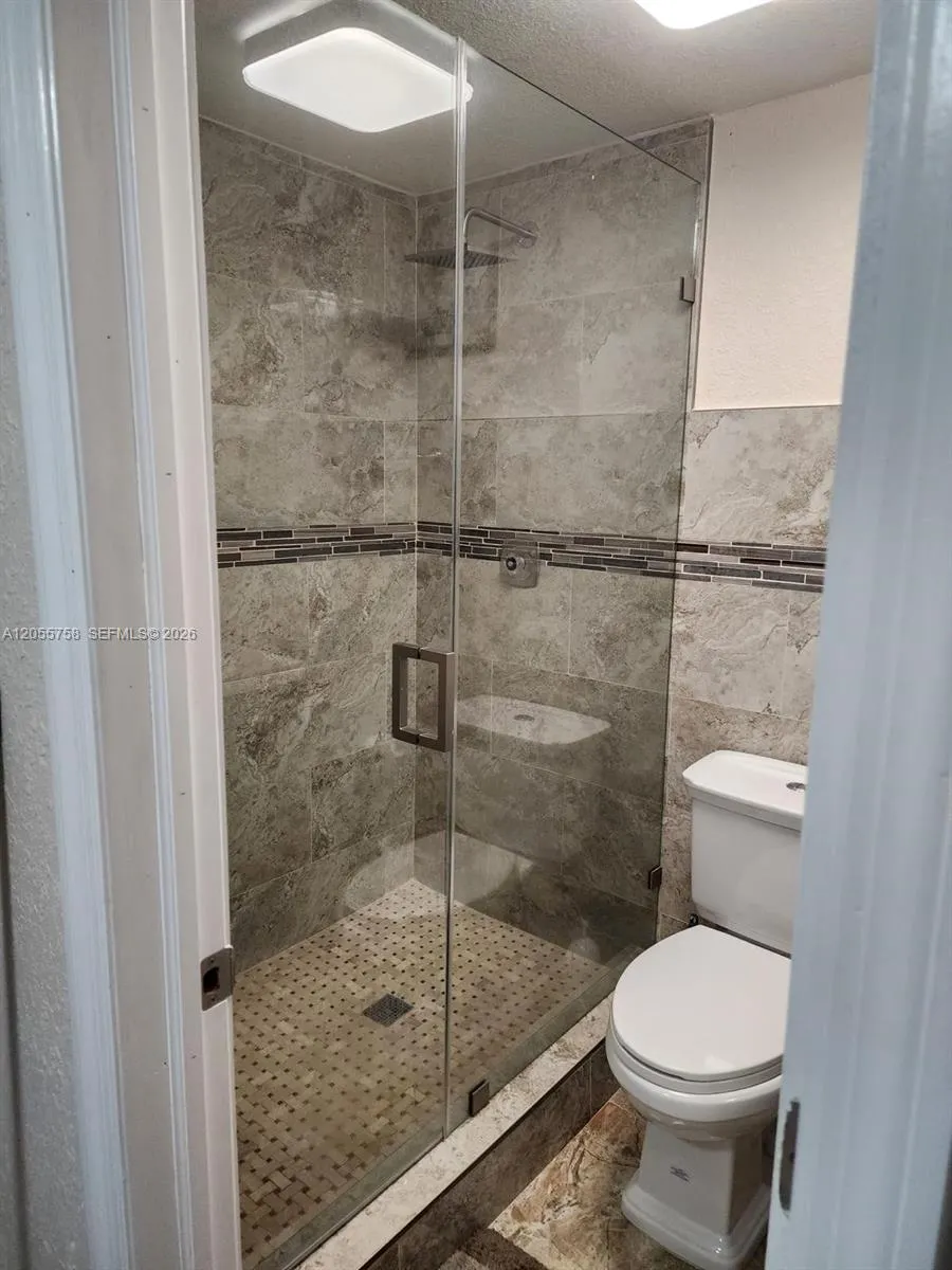 11130 Lakeview Dr #1 Pembroke Pines, FL 33026