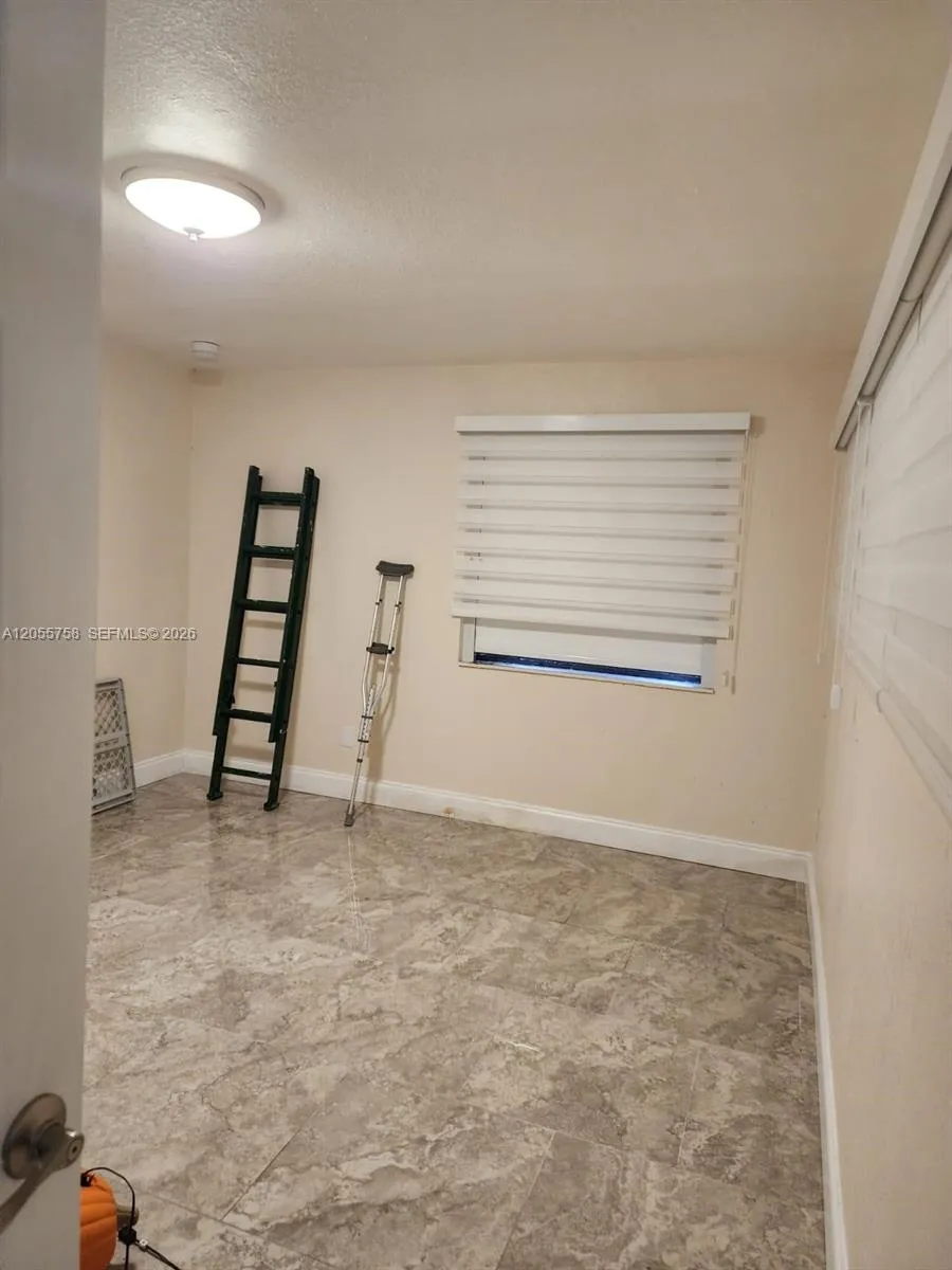 11130 Lakeview Dr #1 Pembroke Pines, FL 33026