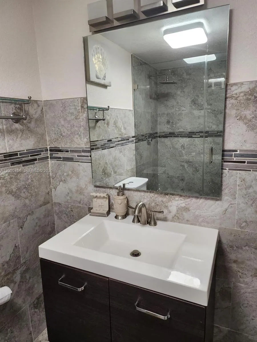 11130 Lakeview Dr #1 Pembroke Pines, FL 33026