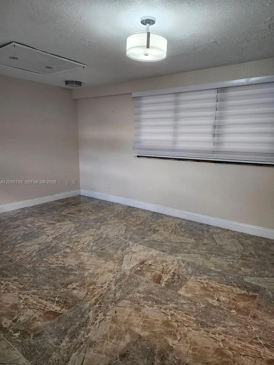 11130 Lakeview Dr #1 Pembroke Pines, FL 33026