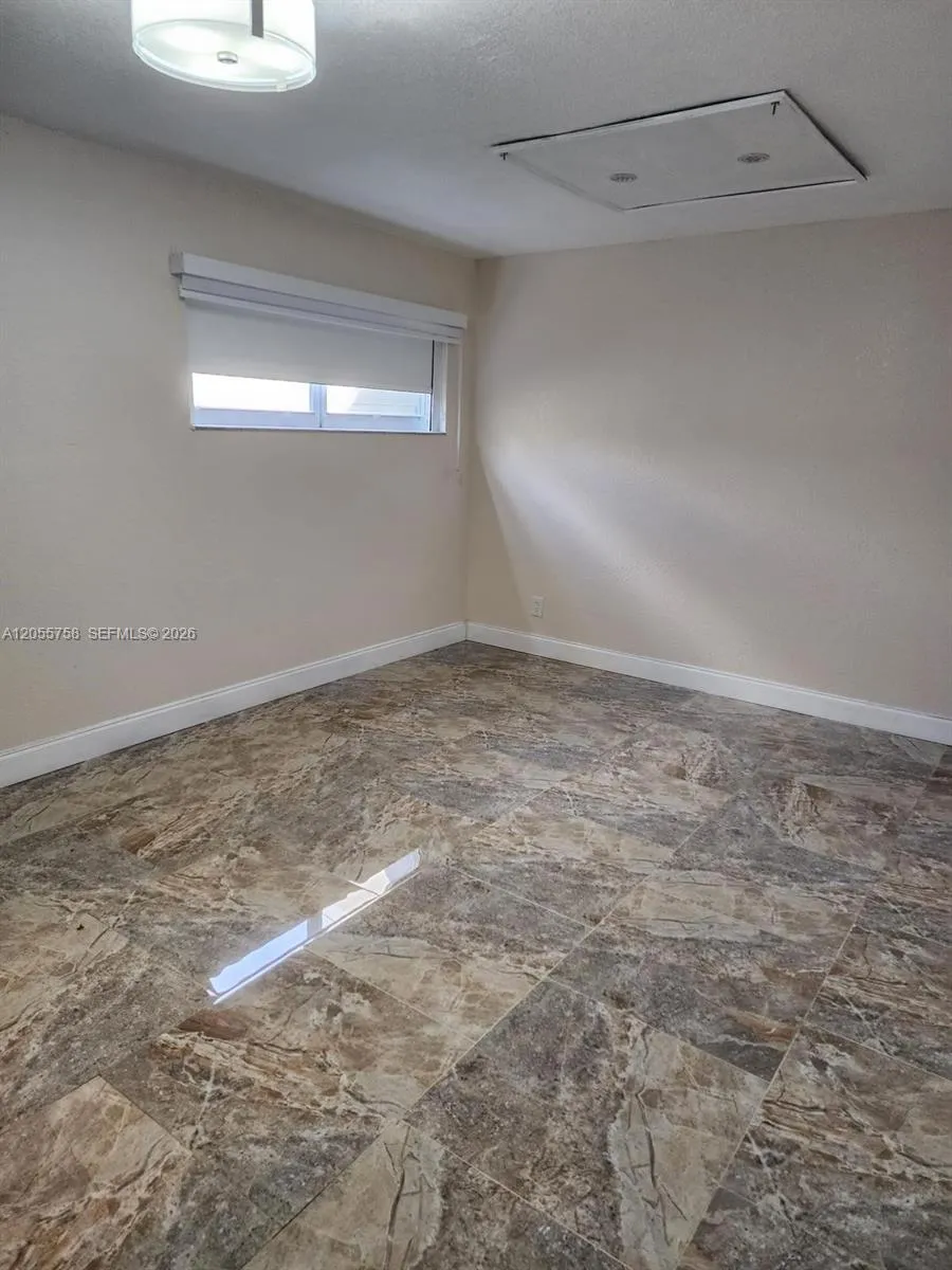 11130 Lakeview Dr #1 Pembroke Pines, FL 33026