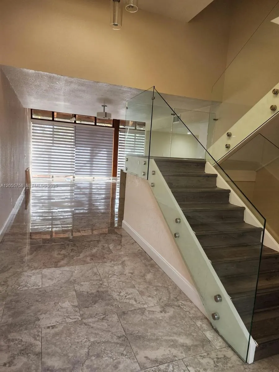 11130 Lakeview Dr #1 Pembroke Pines, FL 33026