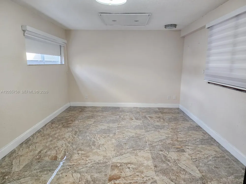 11130 Lakeview Dr #1 Pembroke Pines, FL 33026