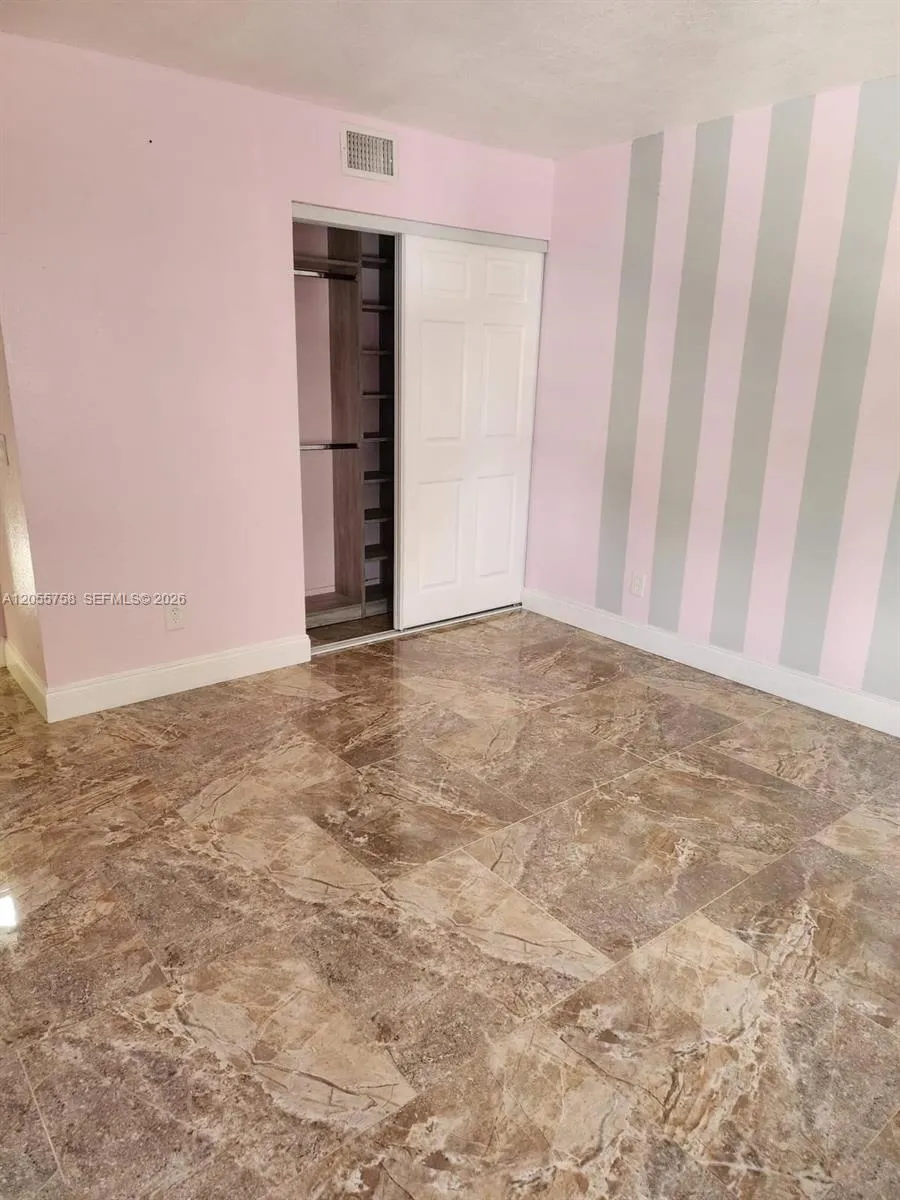11130 Lakeview Dr #1 Pembroke Pines, FL 33026