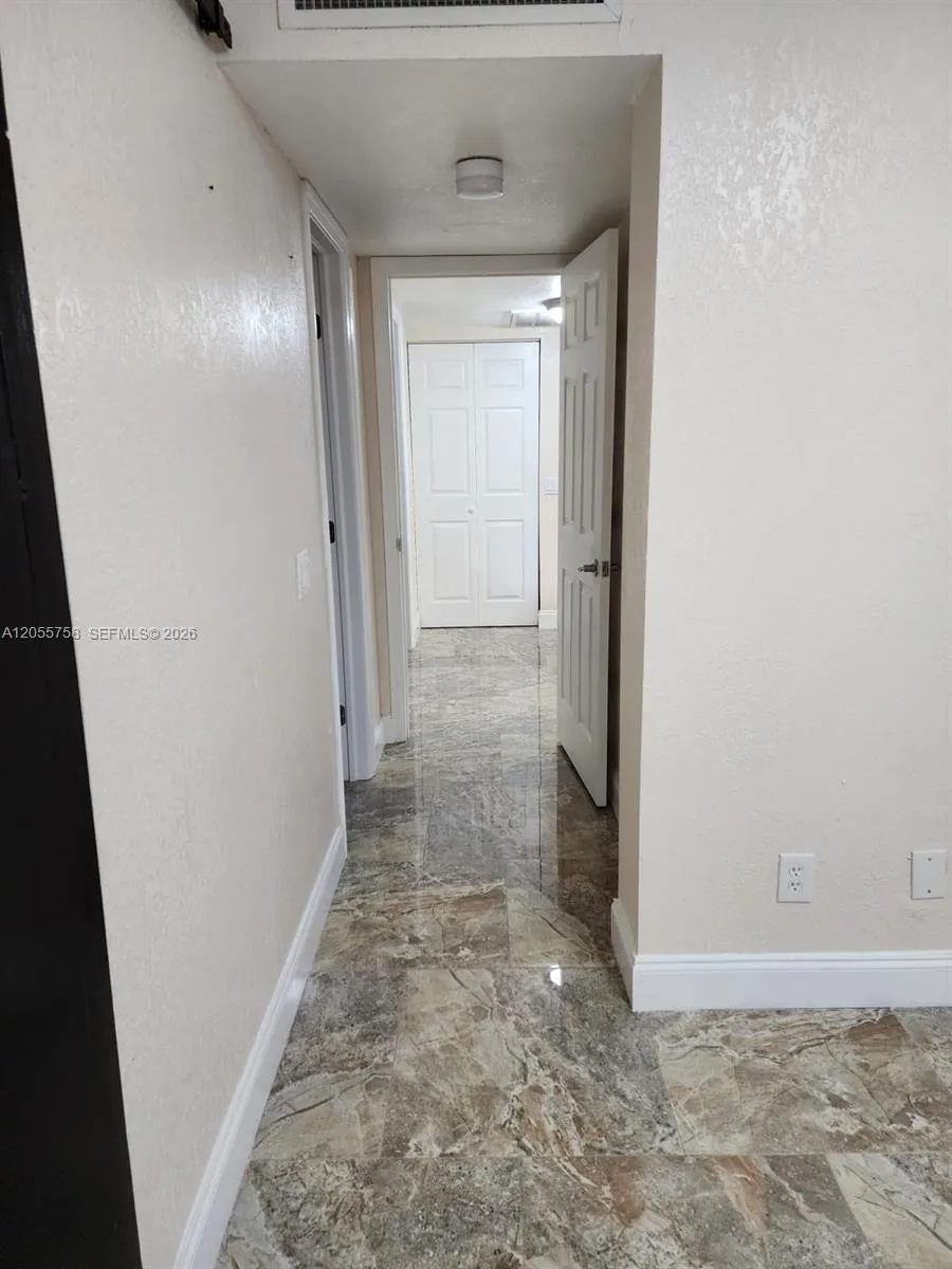 11130 Lakeview Dr #1 Pembroke Pines, FL 33026