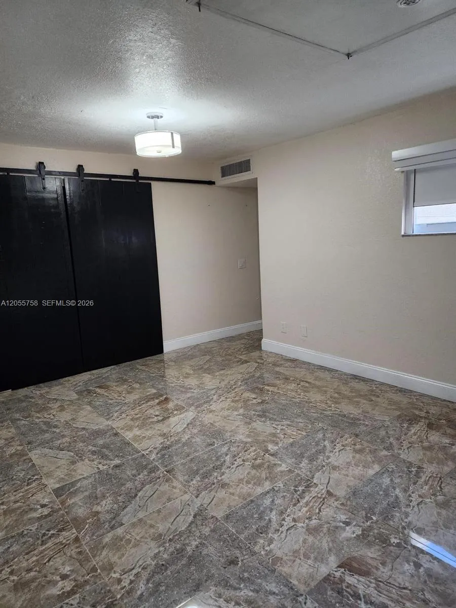 11130 Lakeview Dr #1 Pembroke Pines, FL 33026