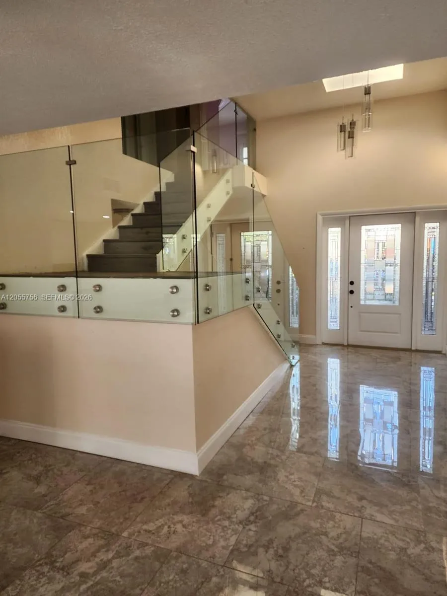 11130 Lakeview Dr #1 Pembroke Pines, FL 33026