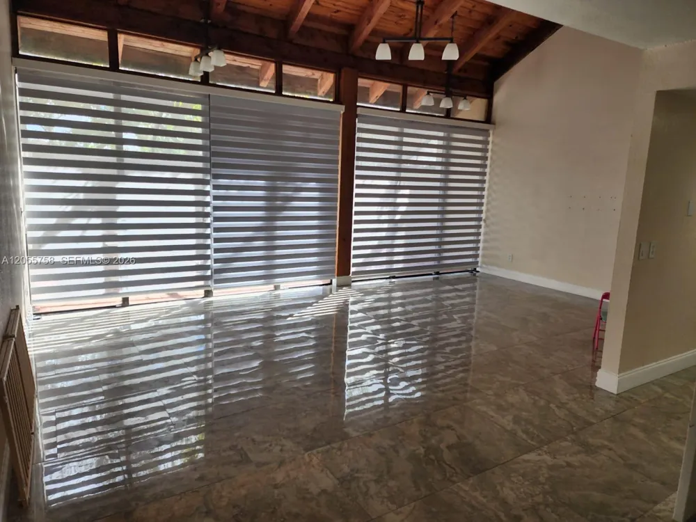 11130 Lakeview Dr #1 Pembroke Pines, FL 33026