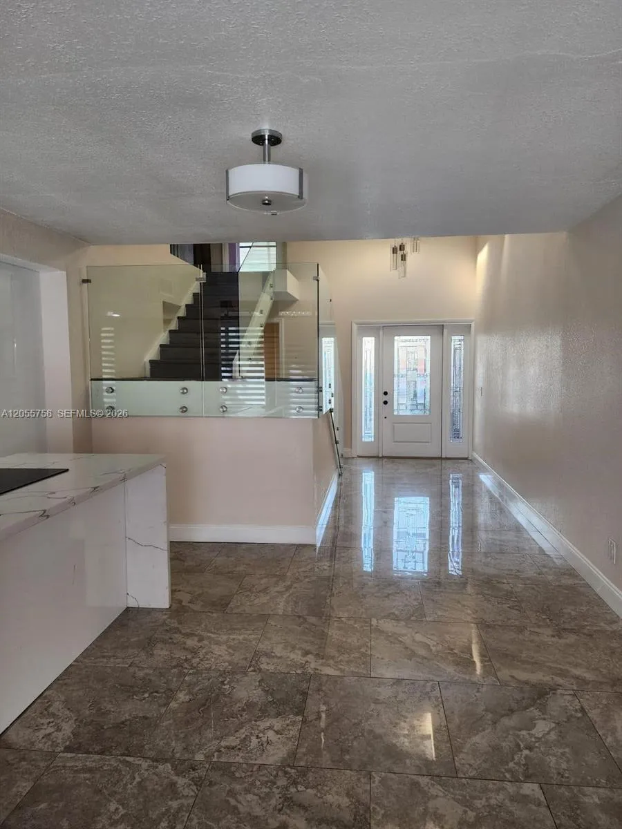 11130 Lakeview Dr #1 Pembroke Pines, FL 33026