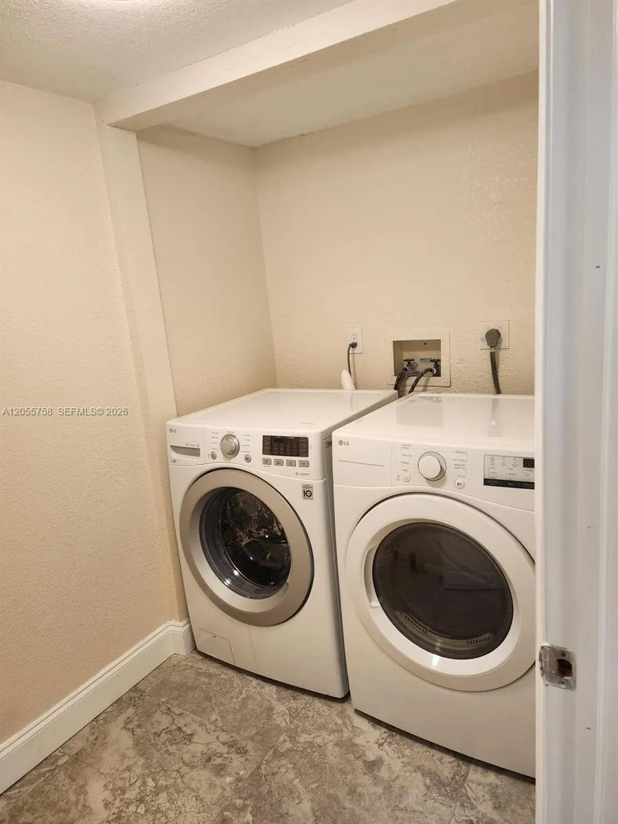 11130 Lakeview Dr #1 Pembroke Pines, FL 33026