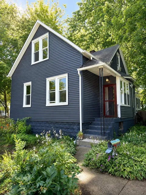 6101 E 6th Place