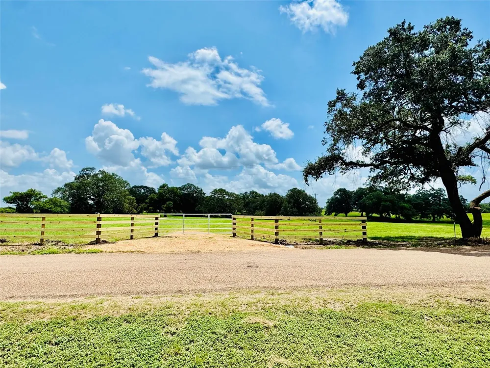 427 Knezek Road Flatonia, TX 78941