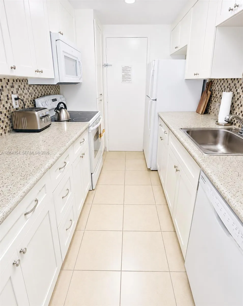 100 Lincoln Rd #602 Miami Beach, FL 33139